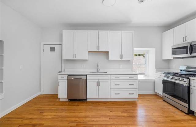 Photo of 462 Thames Street unit: 3