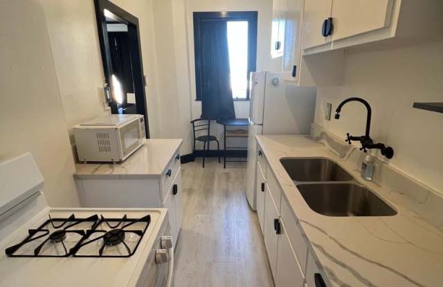 Modern Downtown Long Beach Studio | Utilities Included