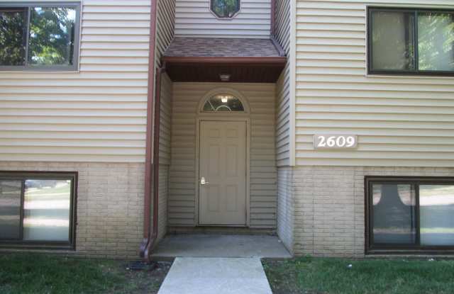 Photo of 1 bedroom, 1 bath condo on Iowa City's west side