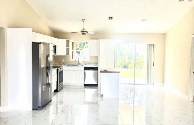 652 Southwest Sarazen Avenue