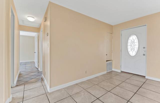 3323 West Woodlawn Avenue - 1