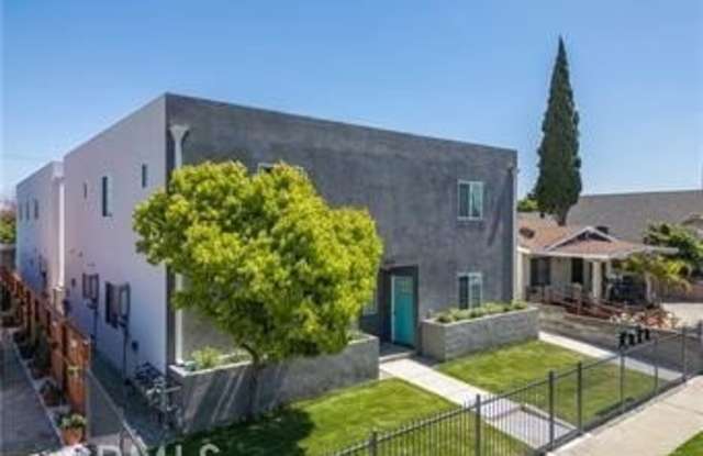 6828 Miramonte Boulevard