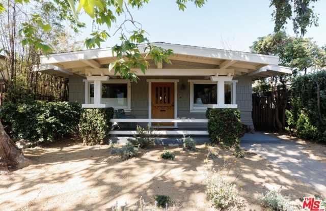 827 Venezia Ave