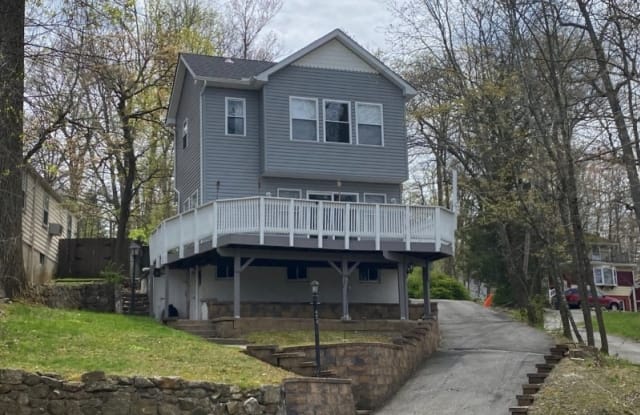 424 Lakeside Blvd - 424 Lakeside Boulevard, Hopatcong, NJ 07843