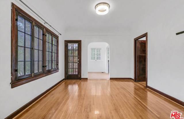 Photo of 5112 Edgewood Pl unit: 5112