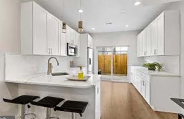 2154 North Fairhill Street