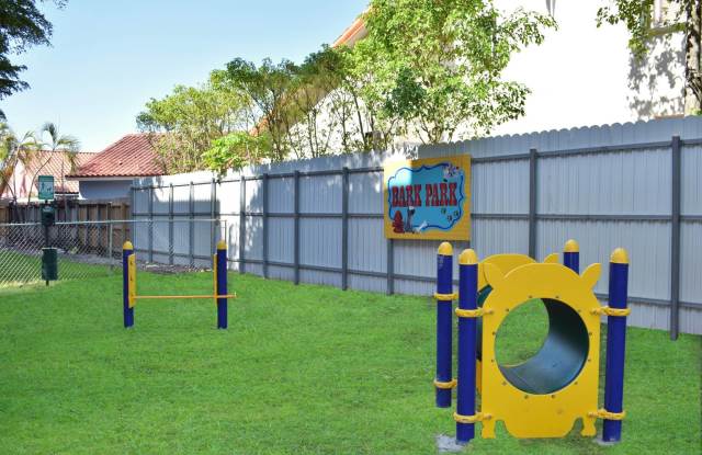 International Club Apartments