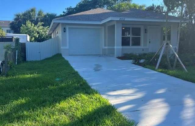 Photo of 860 SW 10th St