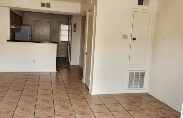 721 Hinyub, Apartment D