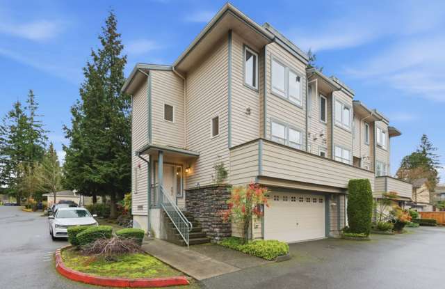 Modern Bellevue Townhome with Great Finishes