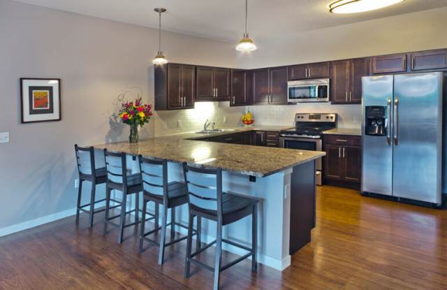 Grand & Finn Apartments - Student Housing