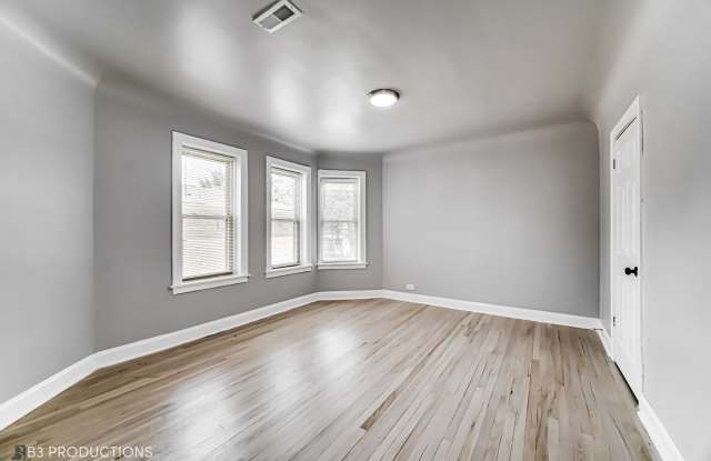 8526 South Oglesby Avenue - 2F