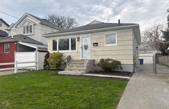 527 Willowbrook Road