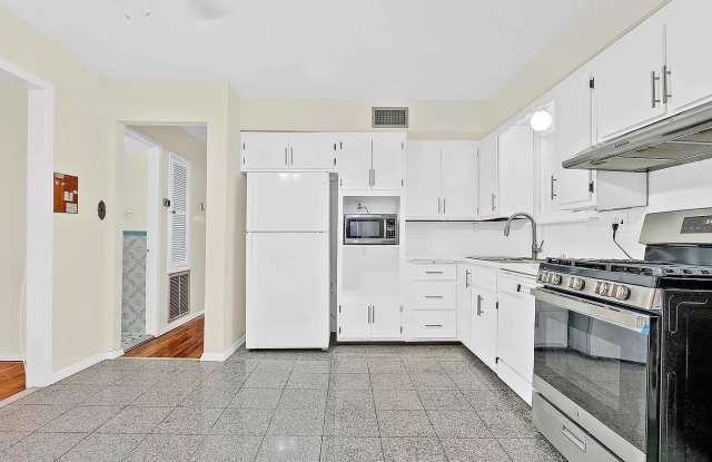 17532 Devonshire Road unit: 2