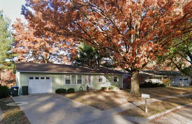 3 Bedroom 2 Bathroom Iowa City Home!