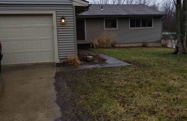 1696 Lares Ln - 1696 Lares Lane, Brunswick, OH 44212