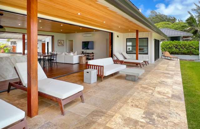 Modern Beachfront Estate w/Private Pool/Spa, Ocean View  AC: Kailua Beach Villa