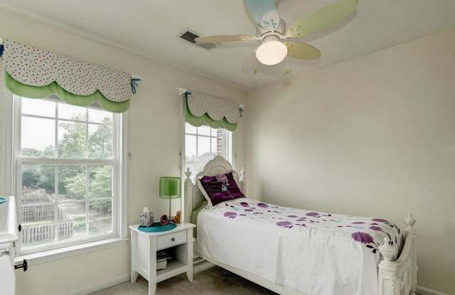 41875 Cinnabar Square