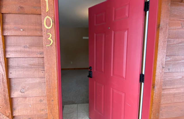 Pet Friendly (1 dog only) Ponds Studio