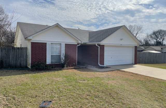 Bryant 3 Bedroom 2 Bath Home on Large Lot