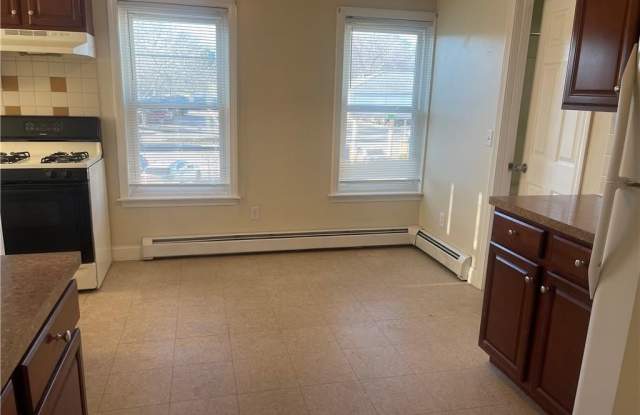 585 Main Street unit: 2A