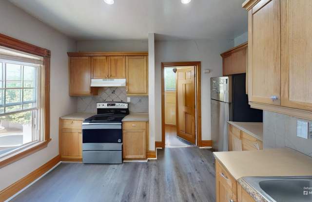 Sunny 4 Bed in Roxbury .5mi from the Orange Line