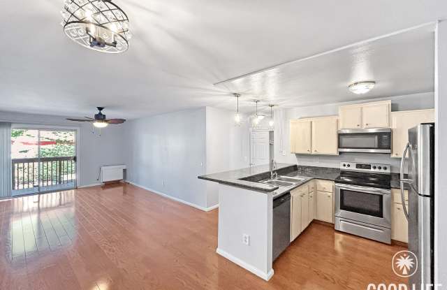 Beautiful 1BD/1BA W/ Reserved Parking and Community Pool in Mission Valley!