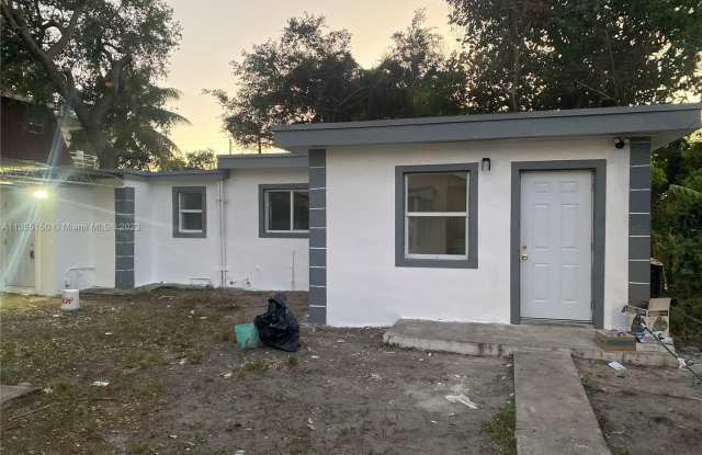 7812 NW 4th Ct
