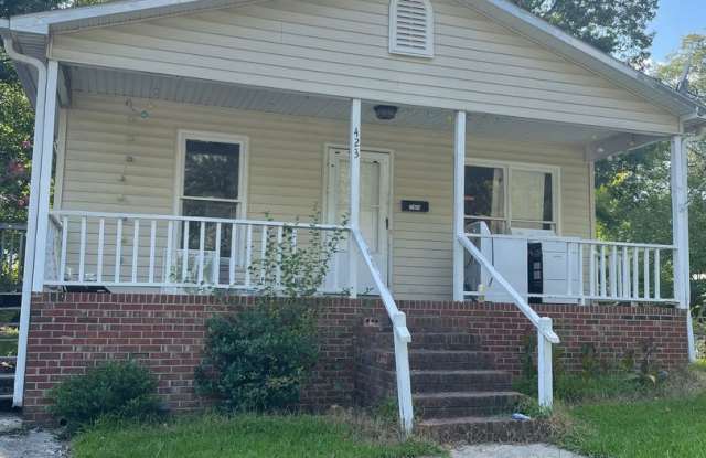 3 Bedroom Convenient to A and Downtown Greensboro!
