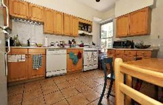 Spacious, Sunny and Renovate Cleveland Circle 4 Bed/2 Bath w/Porch on Strathmore Rd for 9/1/2026