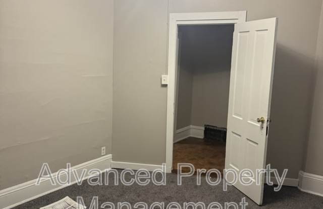 934 West Chambers Street