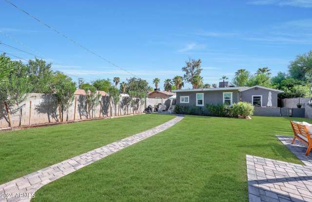 2230 E Clarendon Avenue