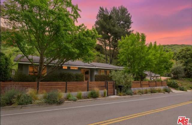 Photo of 3520 Mandeville Canyon Rd