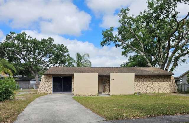 620 HIGHVIEW CIRCLE N