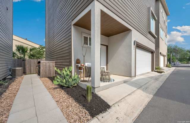 1618 W Lawndale unit: 2