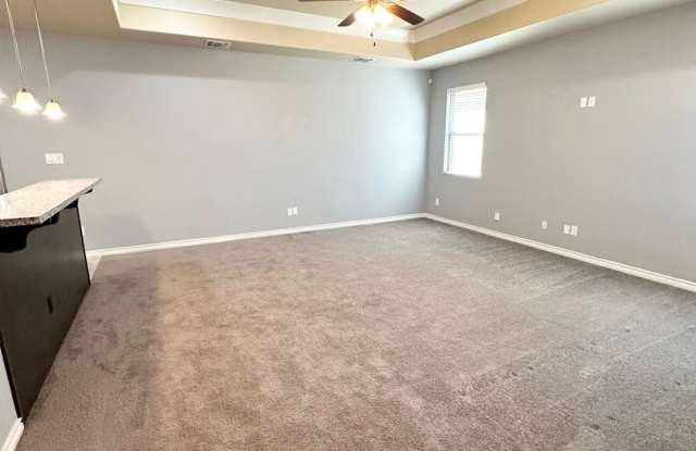 3 Bed 2 Bath Ready to Rent ASAP! Granite/ Large Master Bedroom!