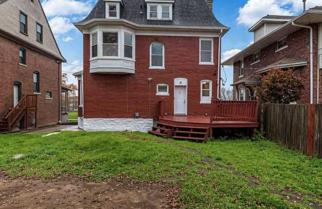 14 Parkland Place