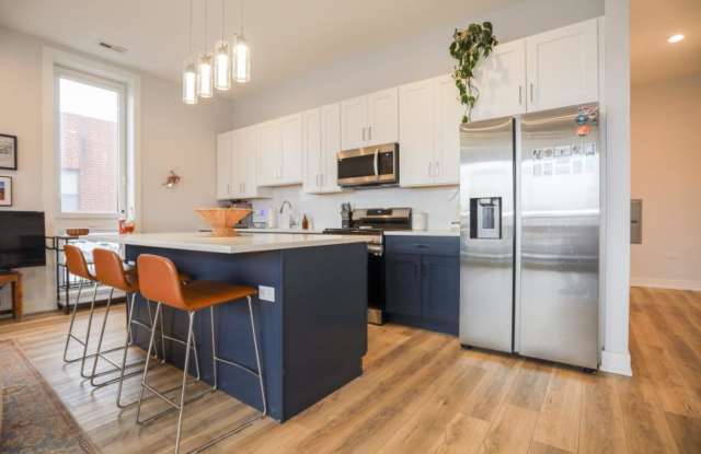 Photo of 2402 West Carmen