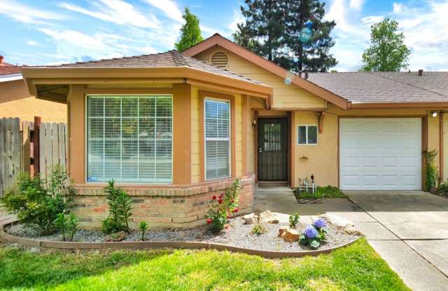 Cozy 2bed 1 bath South Natomas home available now! photos photos