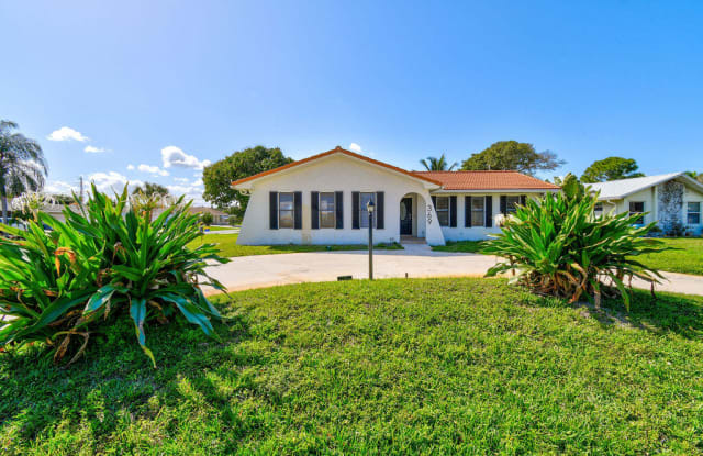 369 Fiesta Avenue - 369 Fiesta Drive, Tequesta, FL 33469