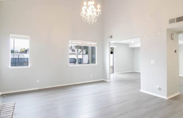 45809 E Evelyn Court