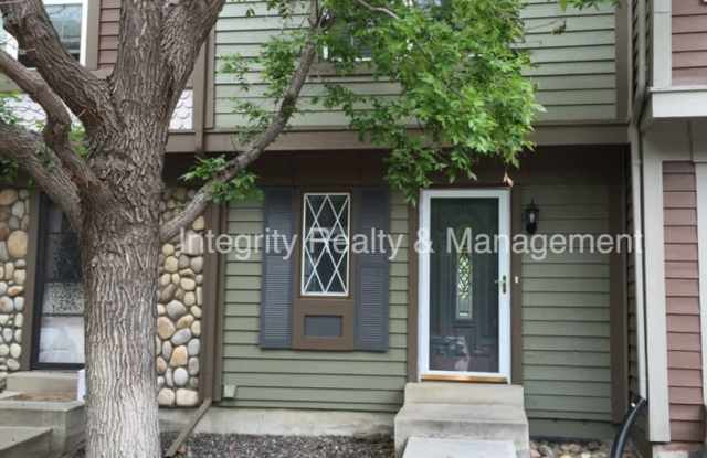 3 Bed/2 Bath, 1266 Sqft - 2533 E Nichols Cir