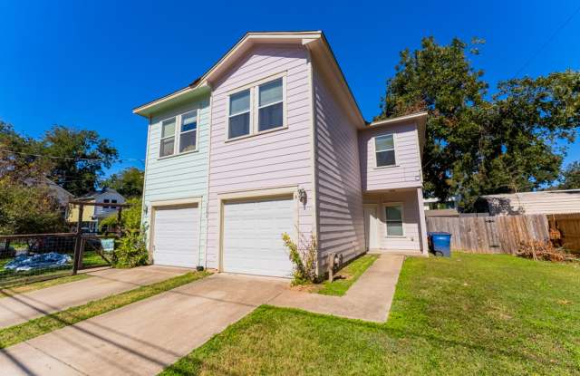 Charming 2 Story 3/2.5 in Desirable East Austin!