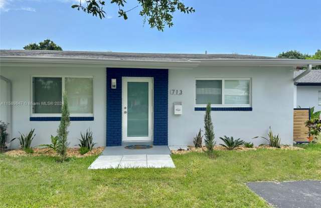 713 SW 14th Ct