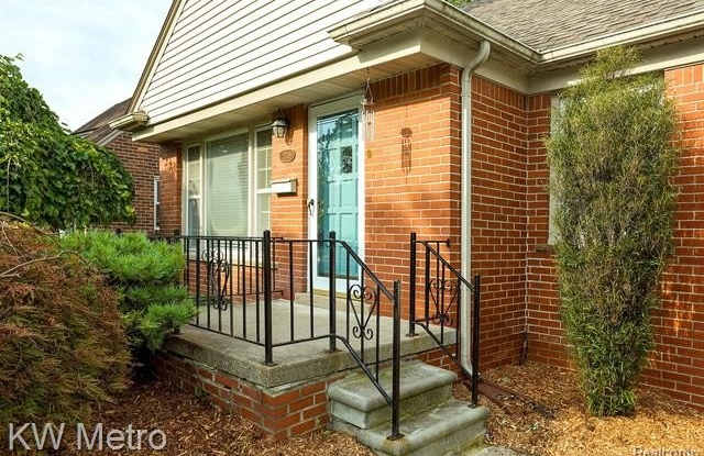 2715 N WILSON Avenue