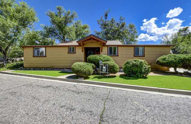 Adorable 2 Bed, 1 Bath Home in Prescott!