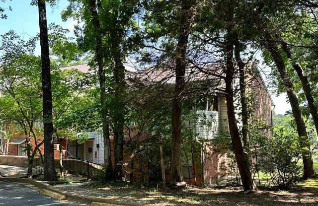 801 Country Club Cir