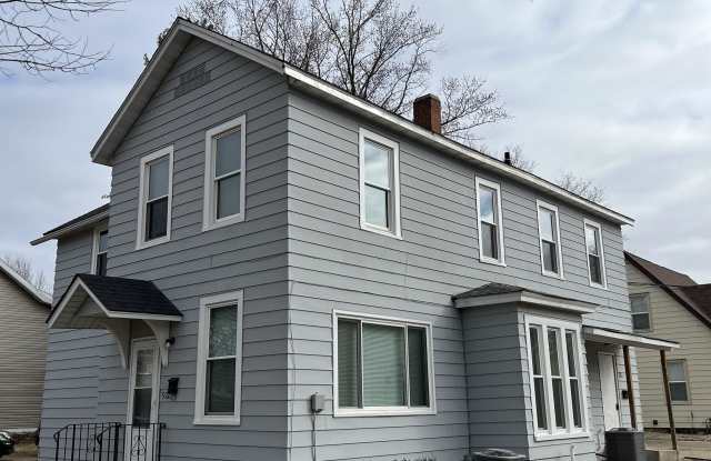 701 1/2 10th Ave East