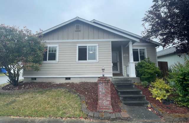 Cozy and Comfortable 3 Bedroom Home, Close to Everything!