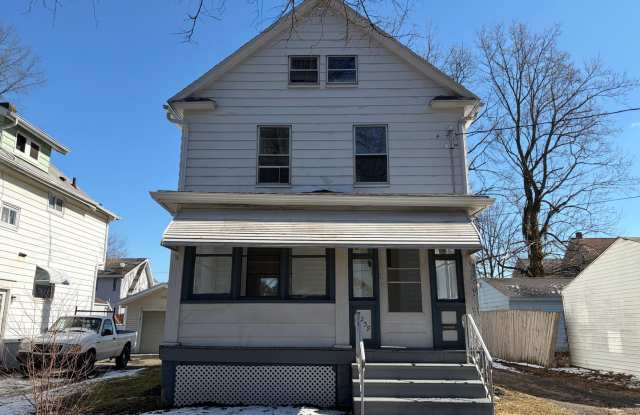 Cozy 3 Bed Home w/ 1-Car Garage